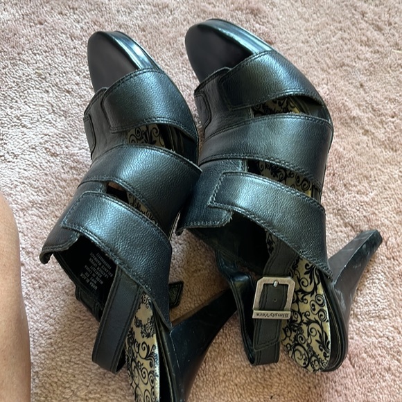 Vera Wang size 8 high heeled sandals - Picture 4 of 4